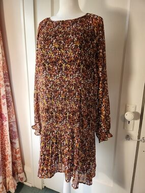 Long-Sleeve Floral Ditsy Pleated Dress